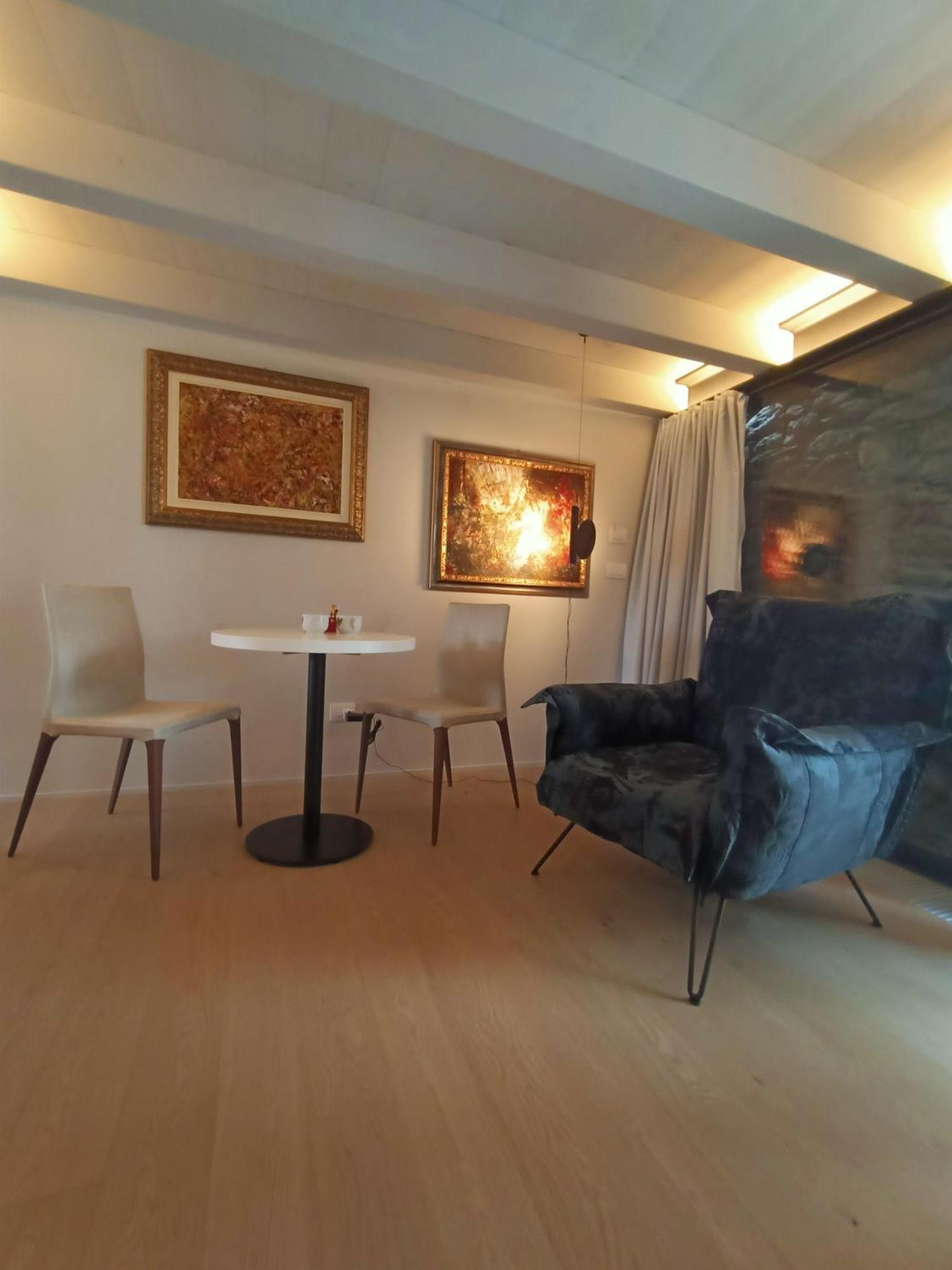 V&V Rentroom Design Gignod Rom bilde